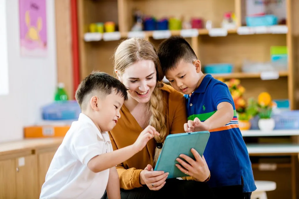Ioe lớp 3 - Dạng ngữ pháp và sắp xếp câu Ioe lớp 3 - Dạng ngữ pháp và sắp xếp câu